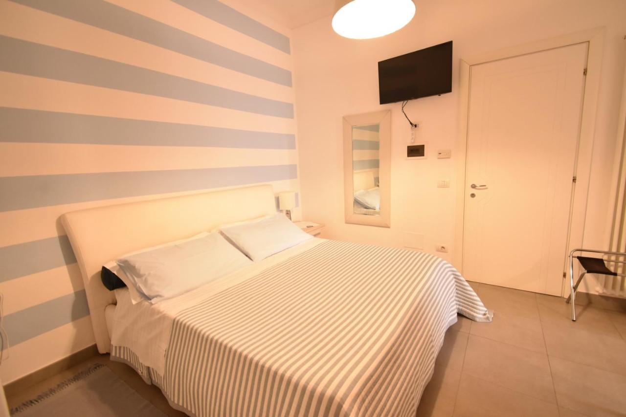 Affittacamere E Appartamenti - Rent Rooms And Apartments Le Camere Nel Corso - Adults Only La Spezia Exterior foto